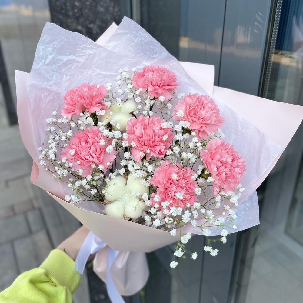 рубцовск ул калинина 14. цветы живые в рубцовск. композиция из хризантем в сумочке. цветущий город. классический букет.