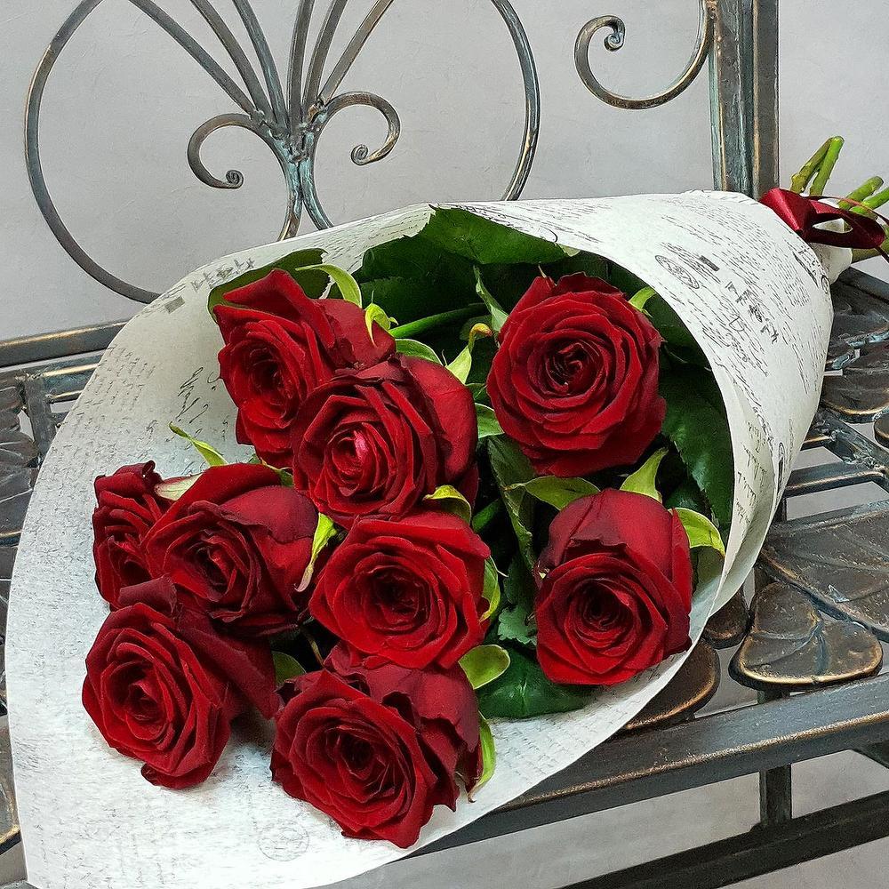 Девять роз. Классический букет из красных роз. Красивый букет бордовых роз. Красивый букет из бордовых роз.